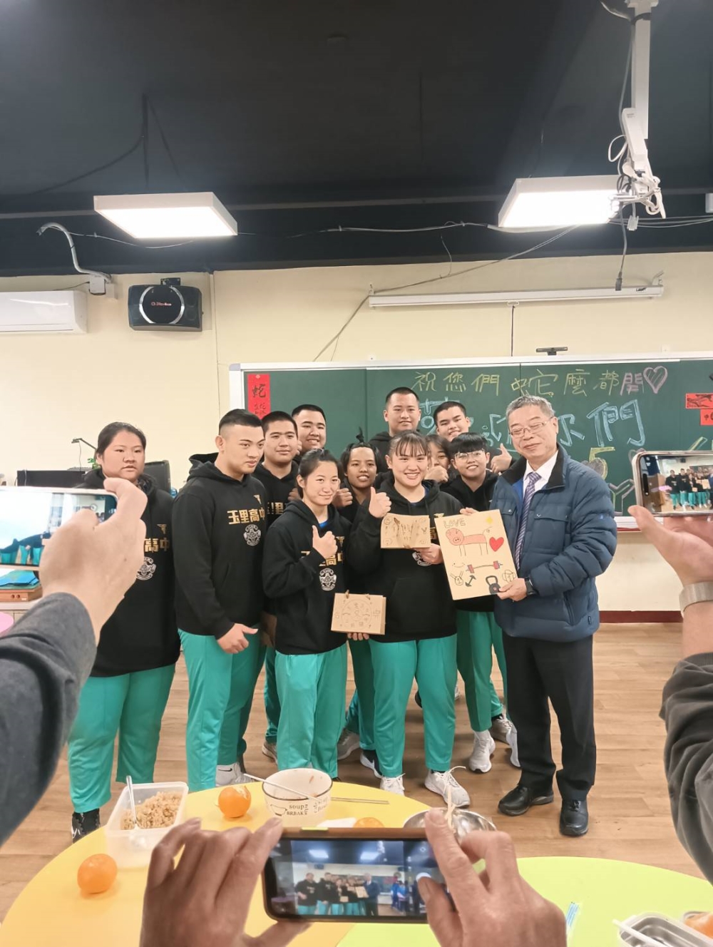 徐登賢董事長再度捐款 助學子圓夢國際舞台