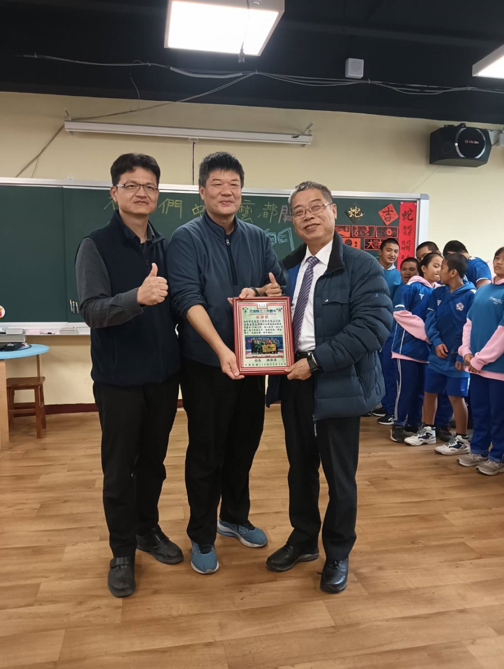 徐登賢董事長再度捐款 助學子圓夢國際舞台