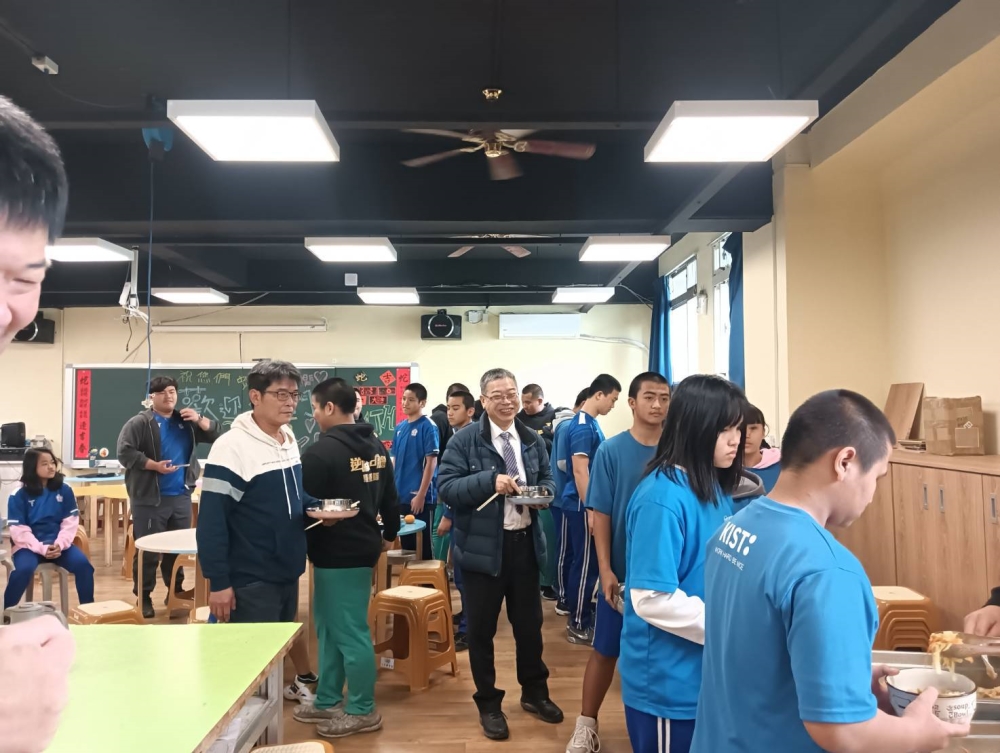 徐登賢董事長再度捐款 助學子圓夢國際舞台